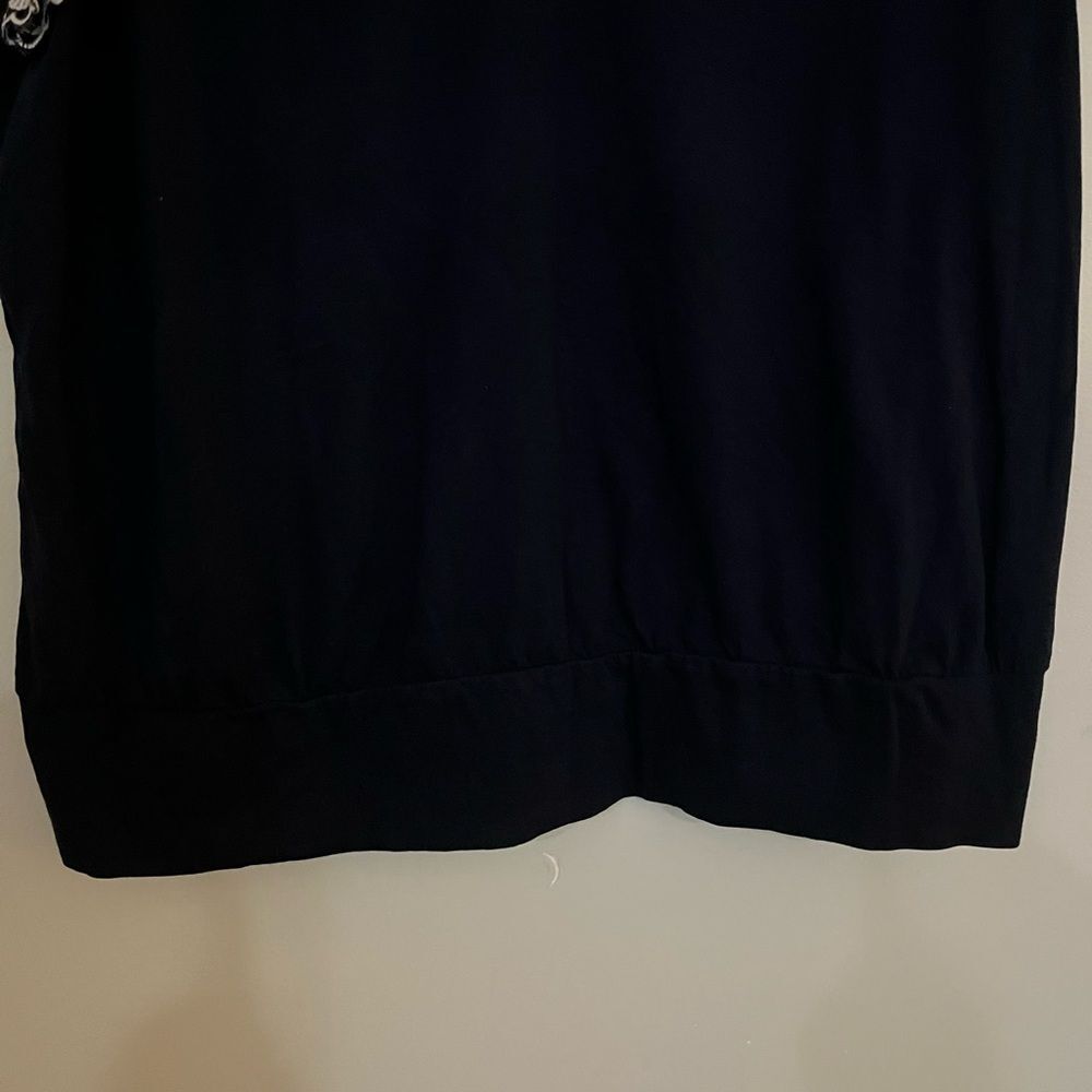 Crown & Ivy
Plus Size Embroidered Scallop Sleeve Top - Picture 5 of 11